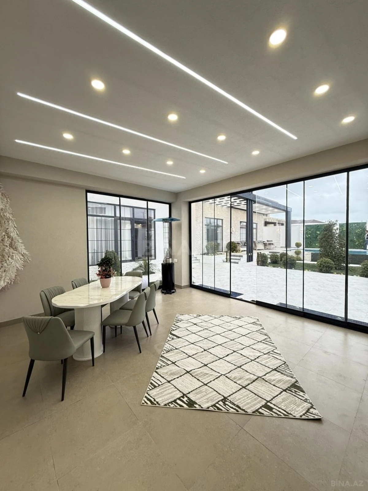 Satılır 5 otaqlı həyət evi 265 m²