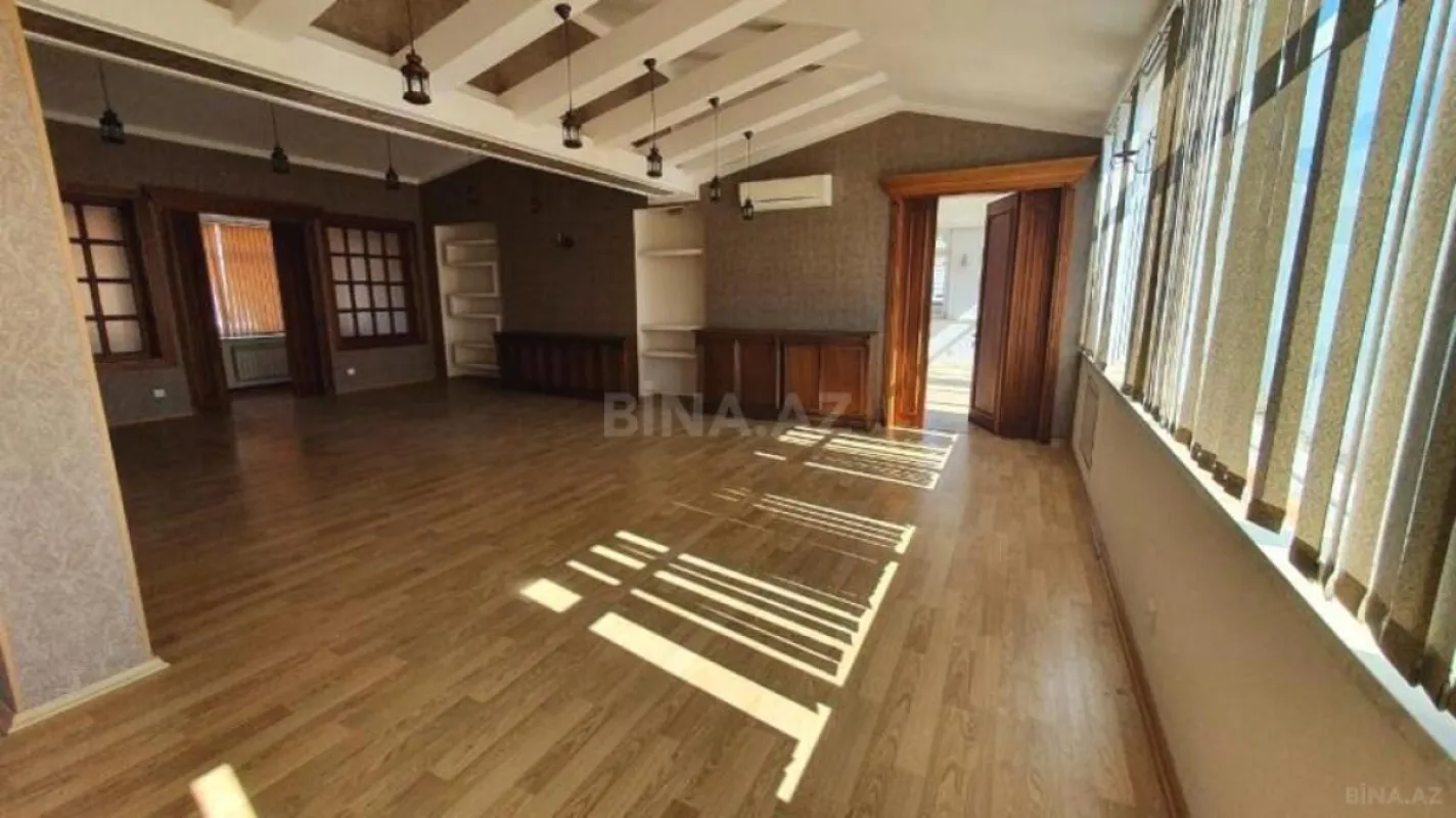 Satılır obyekt 880 m²