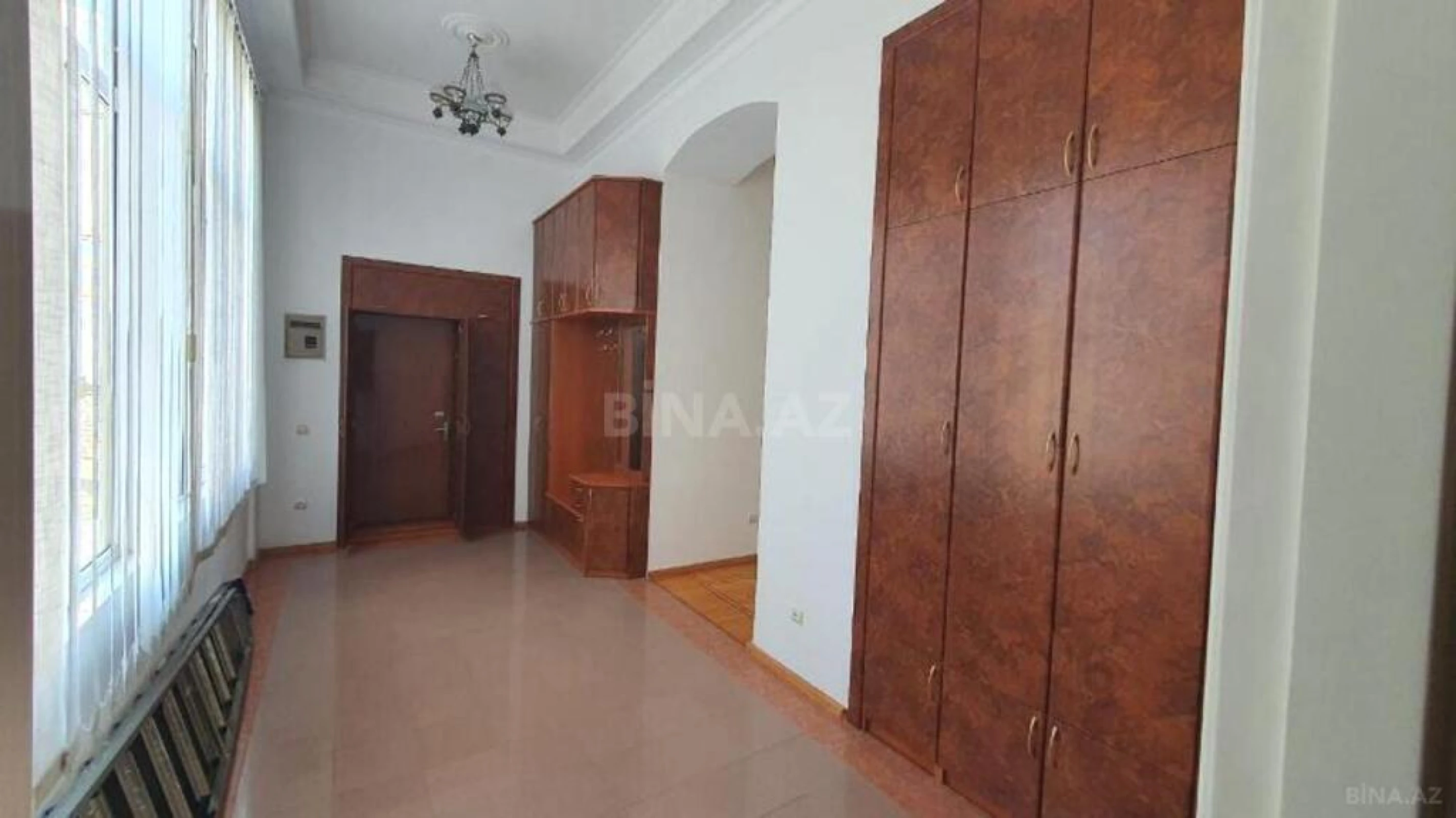 Satılır obyekt 880 m²