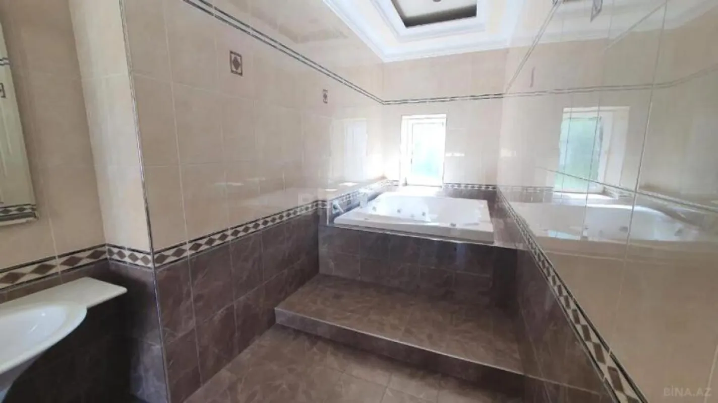 Satılır obyekt 880 m²