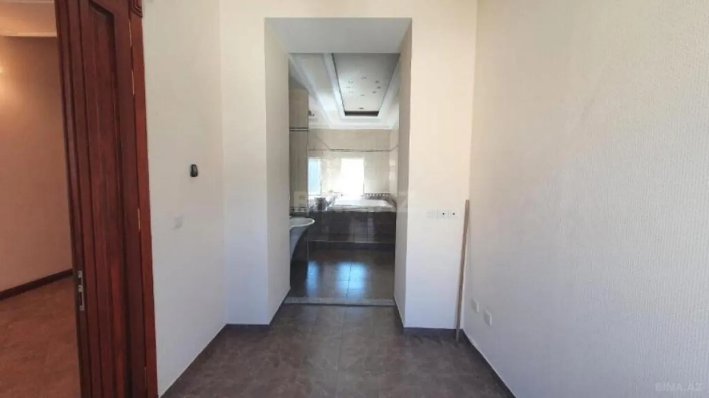 Satılır obyekt 880 m²