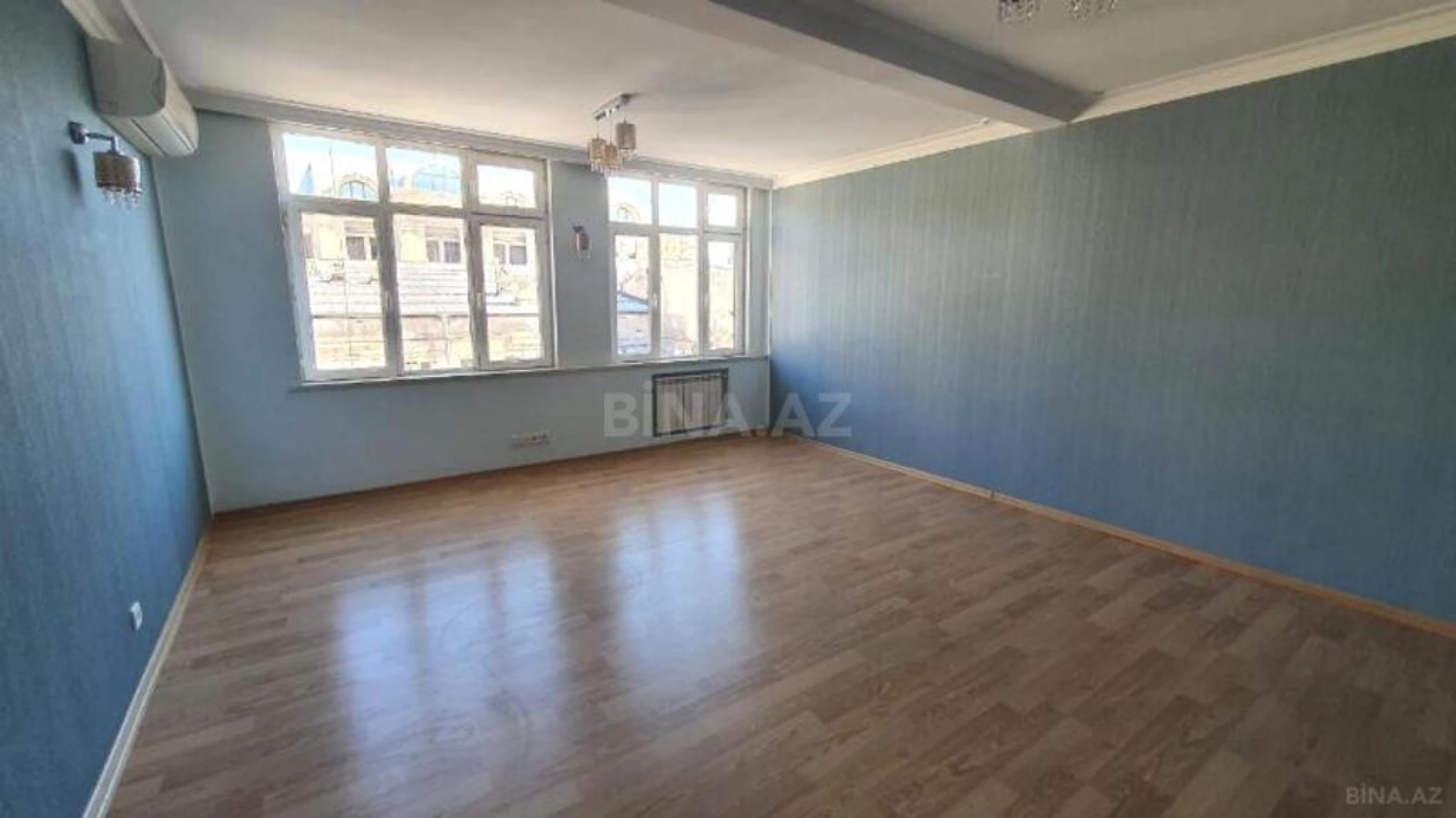 Satılır obyekt 880 m²