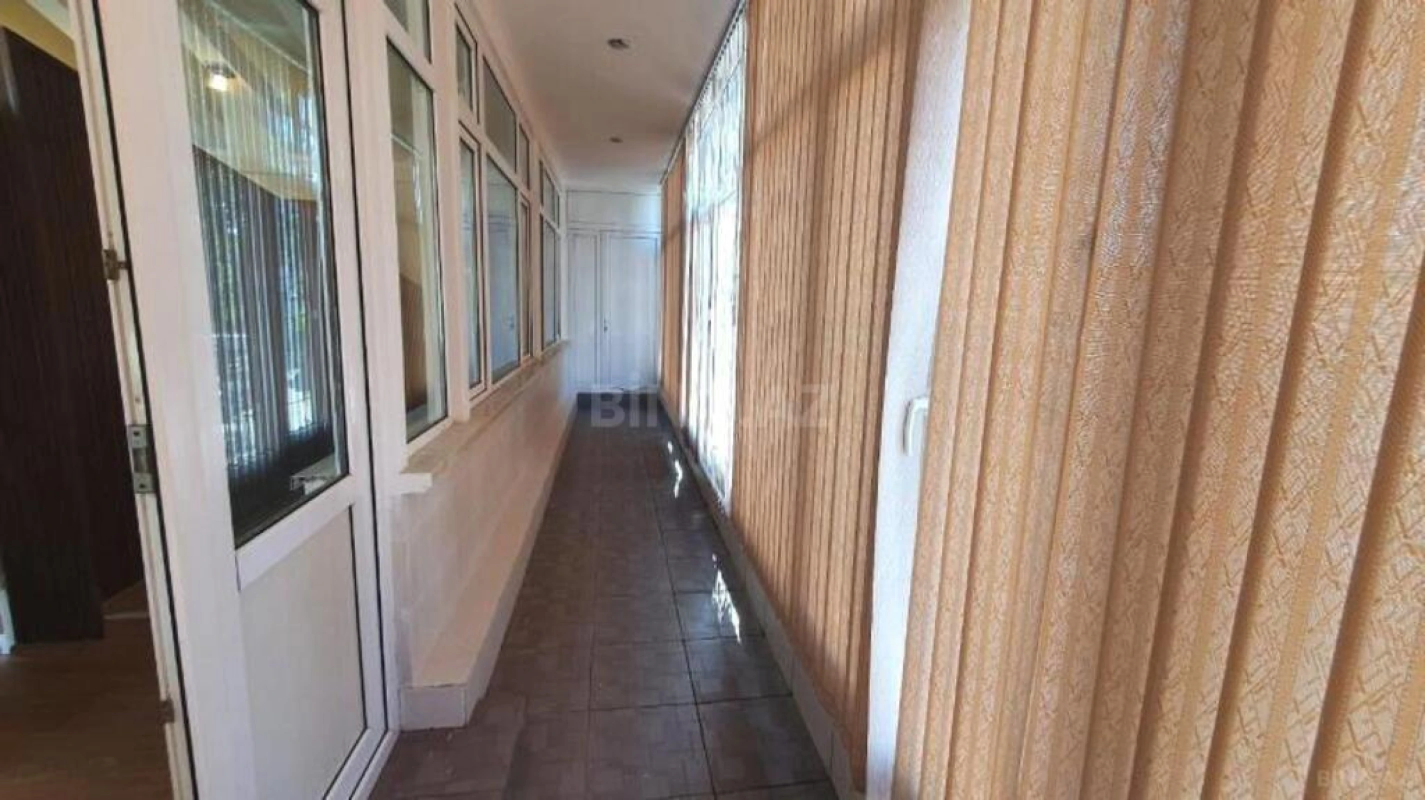 Satılır obyekt 880 m²