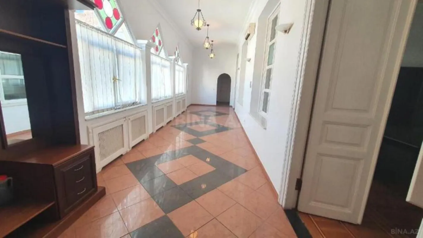 Satılır obyekt 880 m²