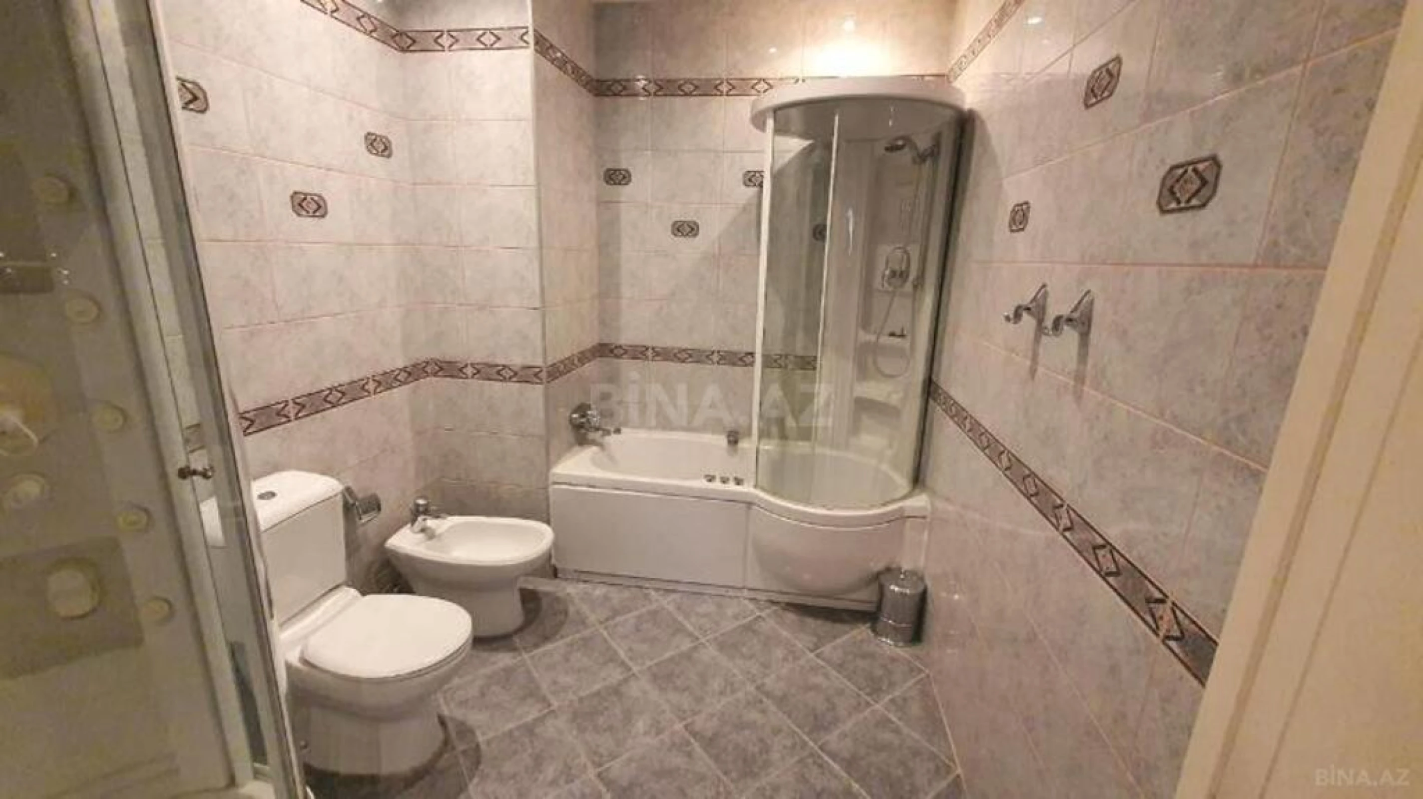 Satılır obyekt 880 m²