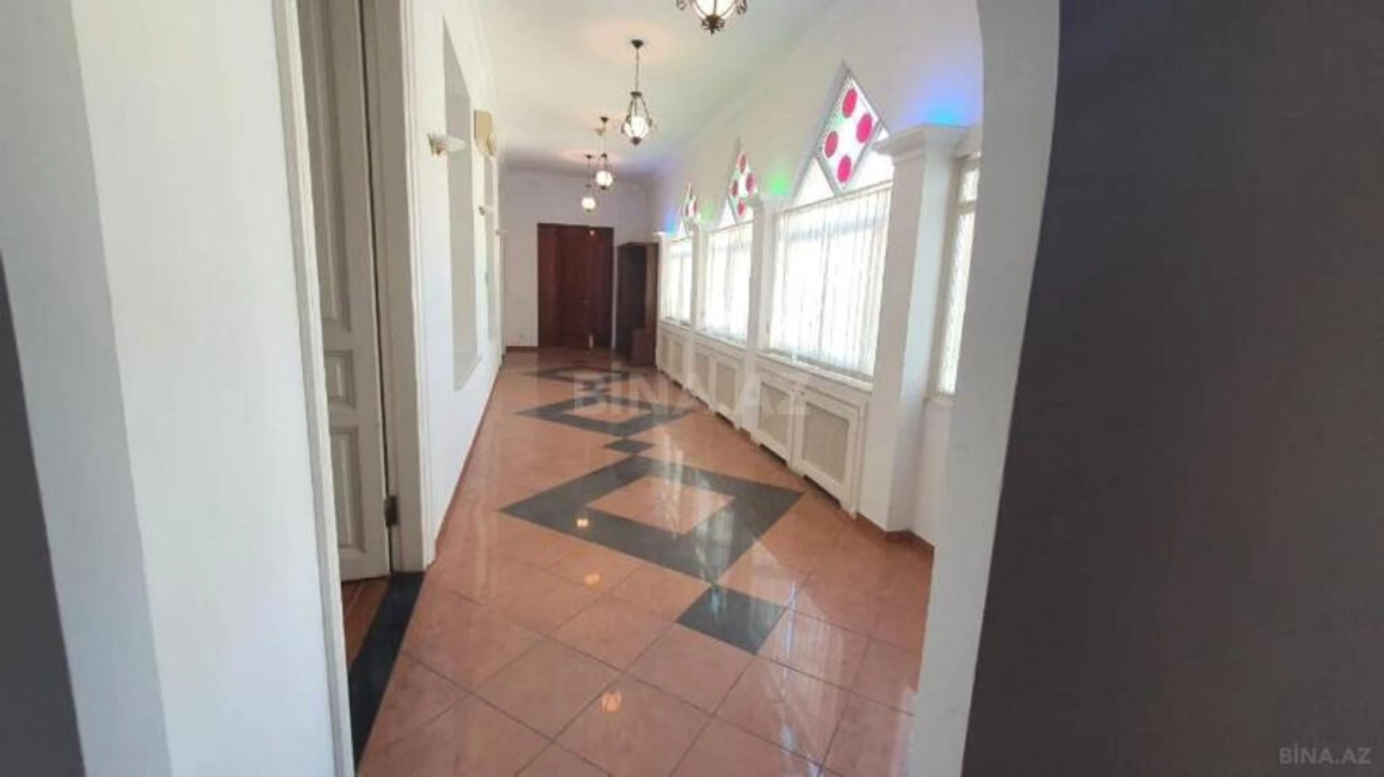 Satılır obyekt 880 m²