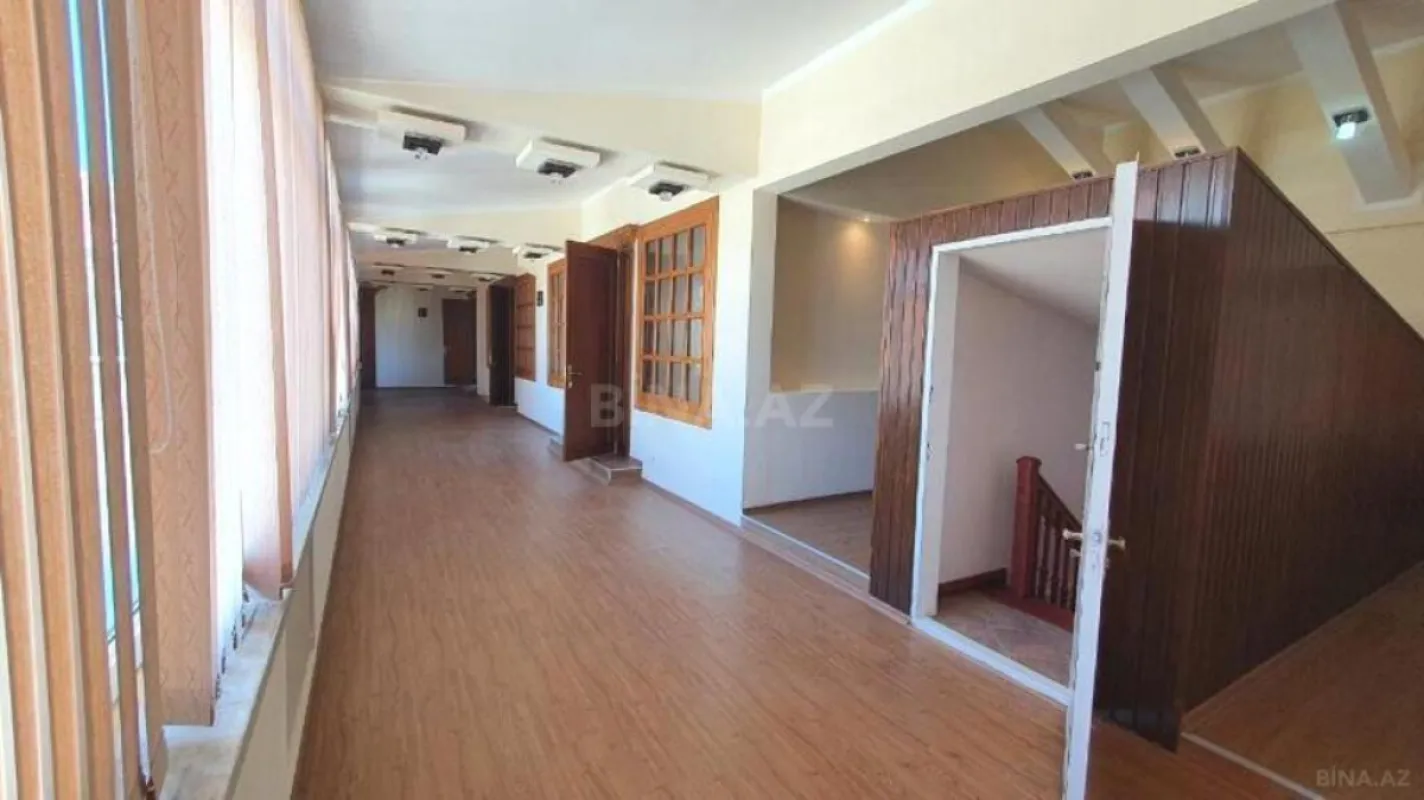 Satılır obyekt 880 m²