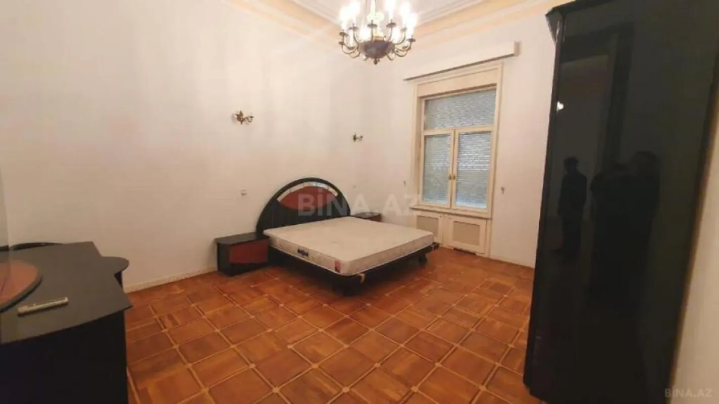 Satılır obyekt 880 m²