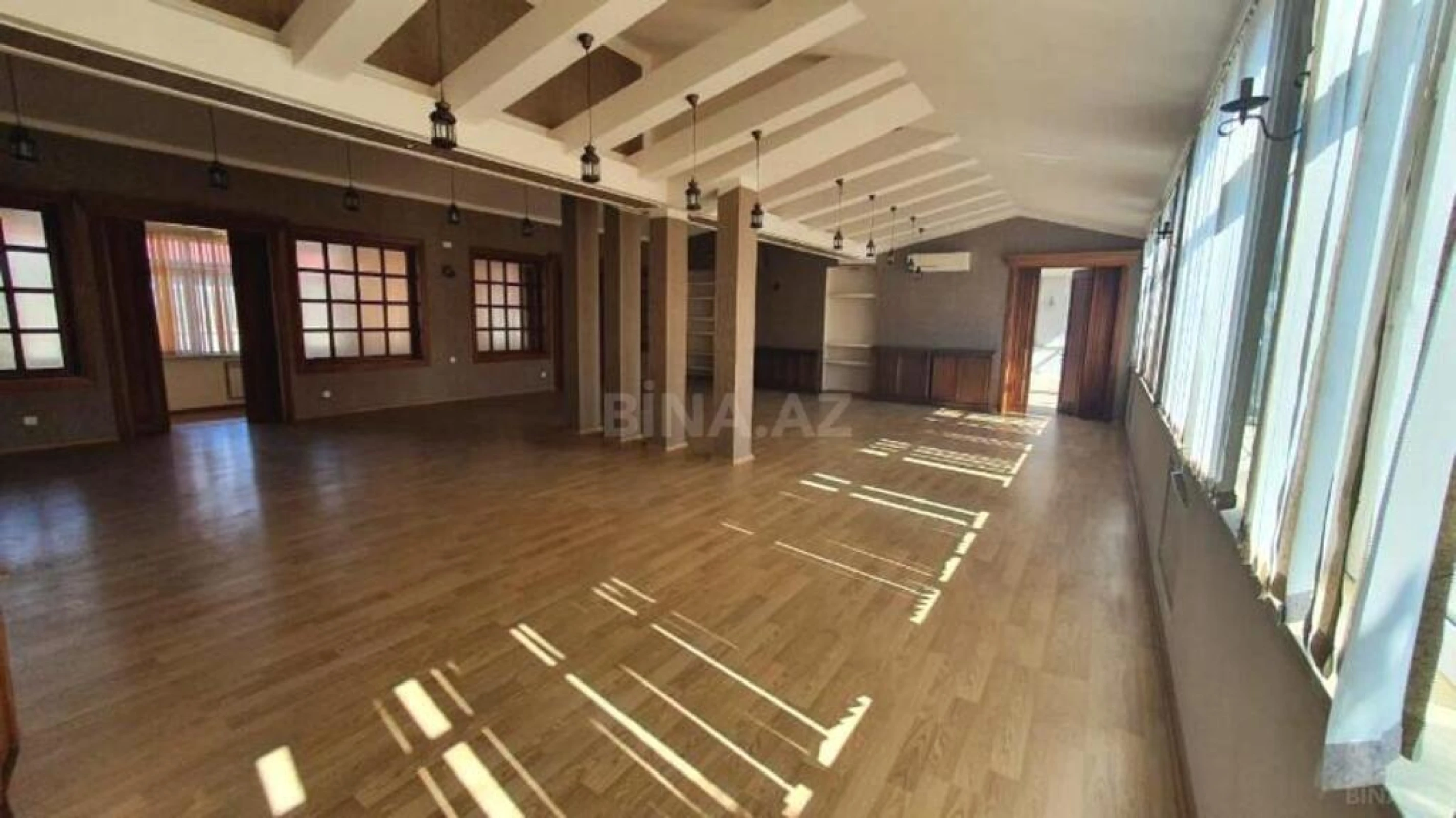 Satılır obyekt 880 m²