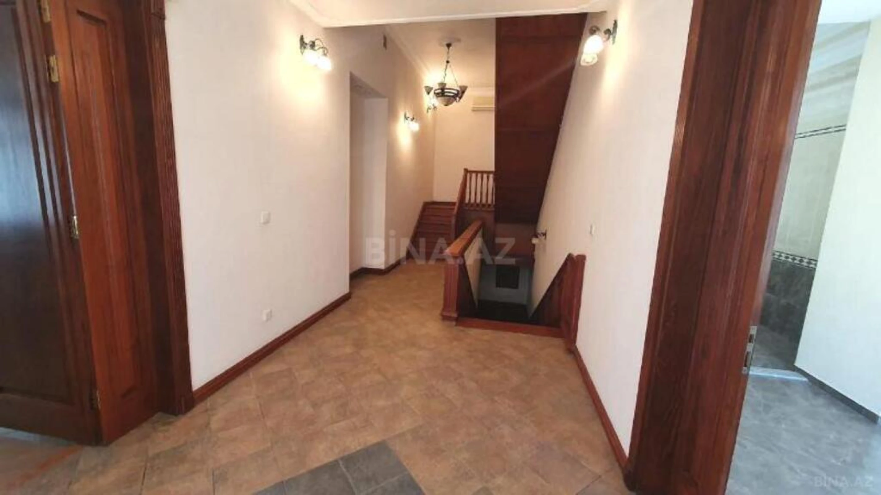 Satılır obyekt 880 m²
