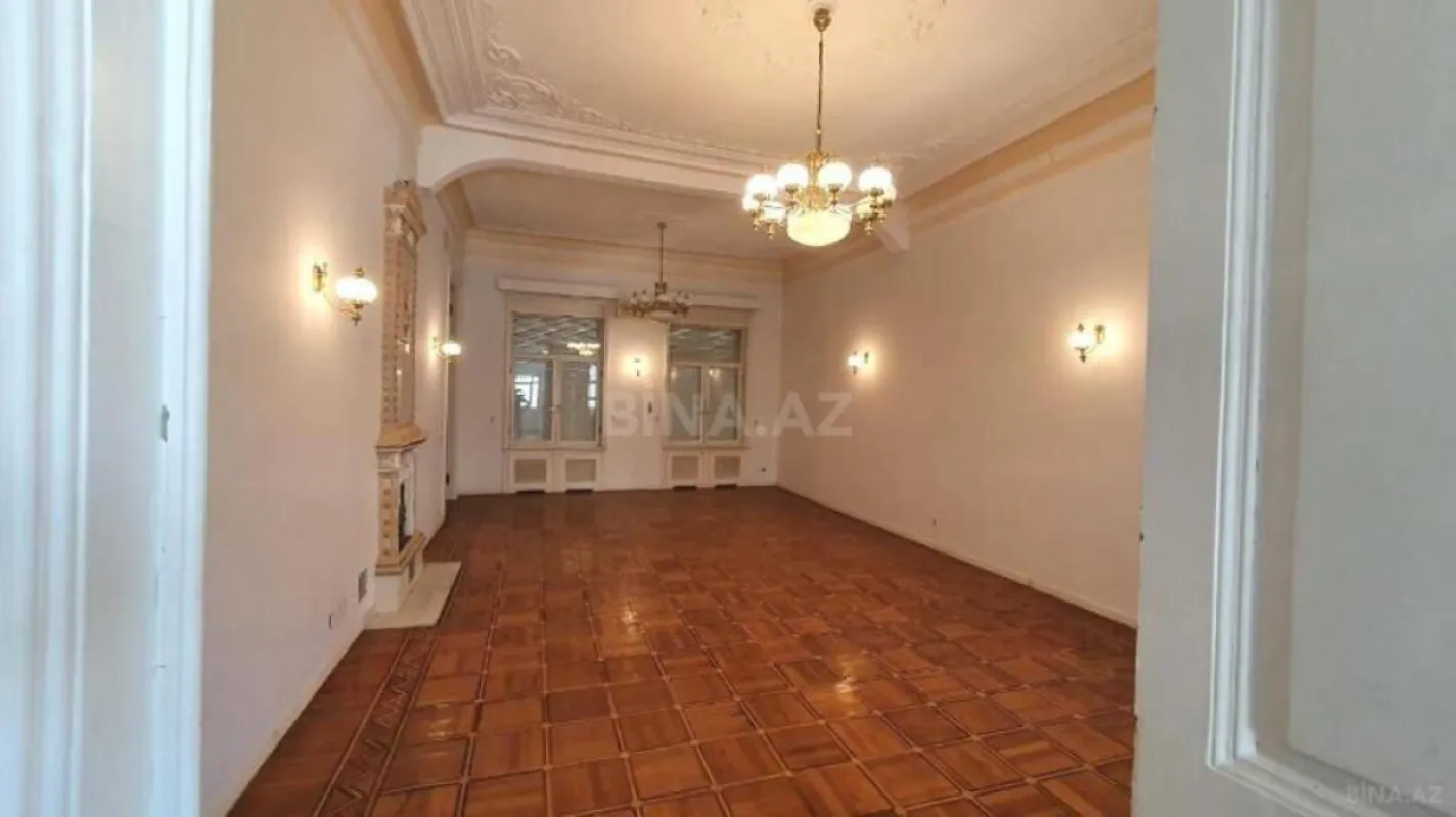 Satılır obyekt 880 m²