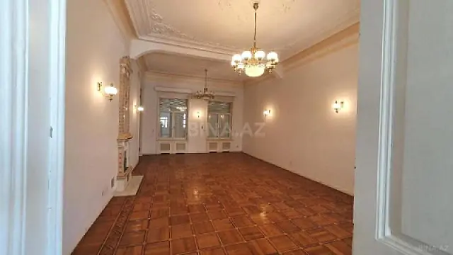 Satılır obyekt 880 m²