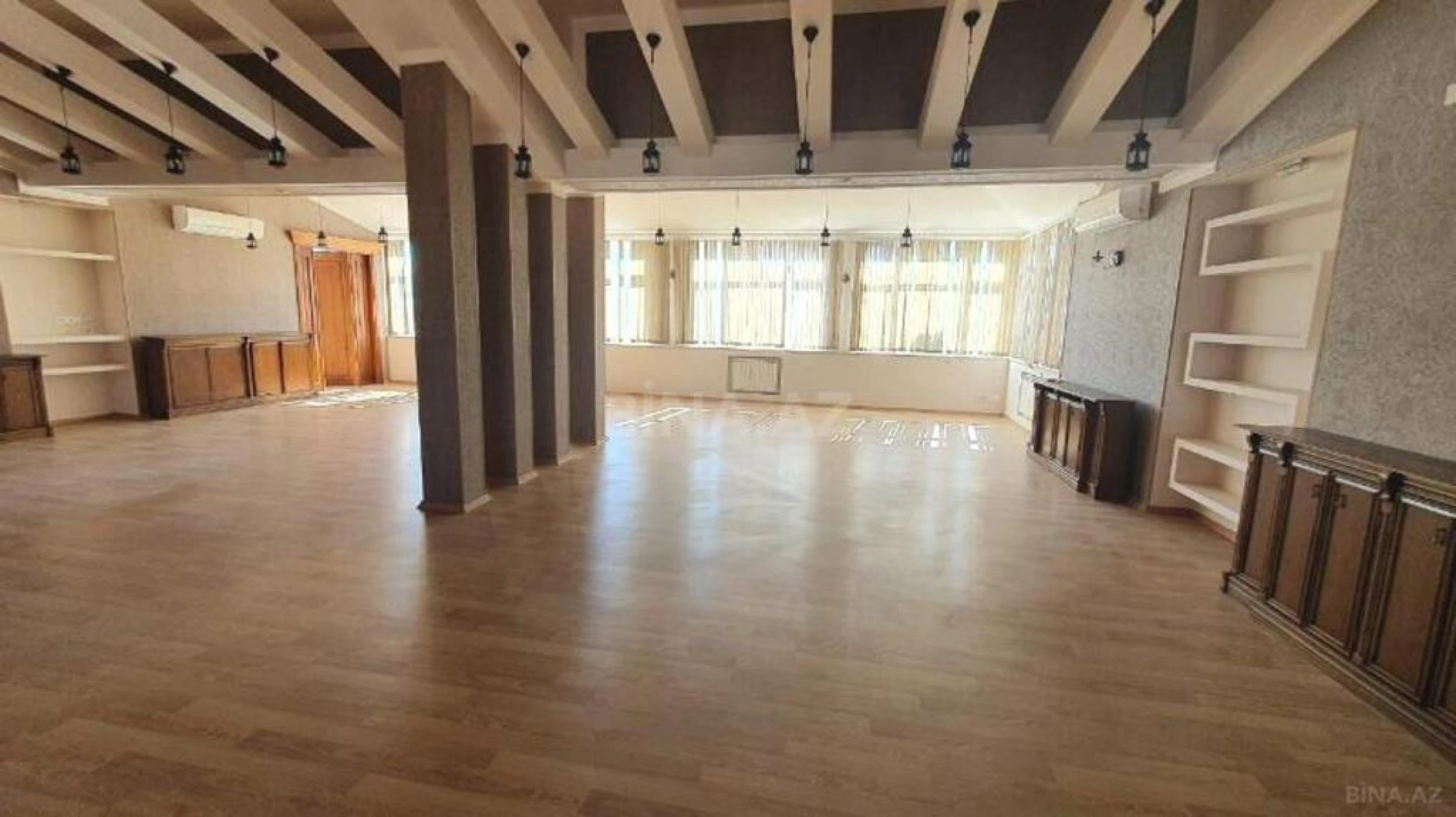 Satılır obyekt 880 m²
