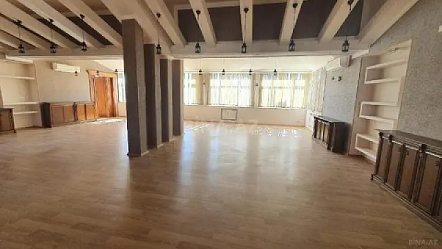 Satılır obyekt 880 m²