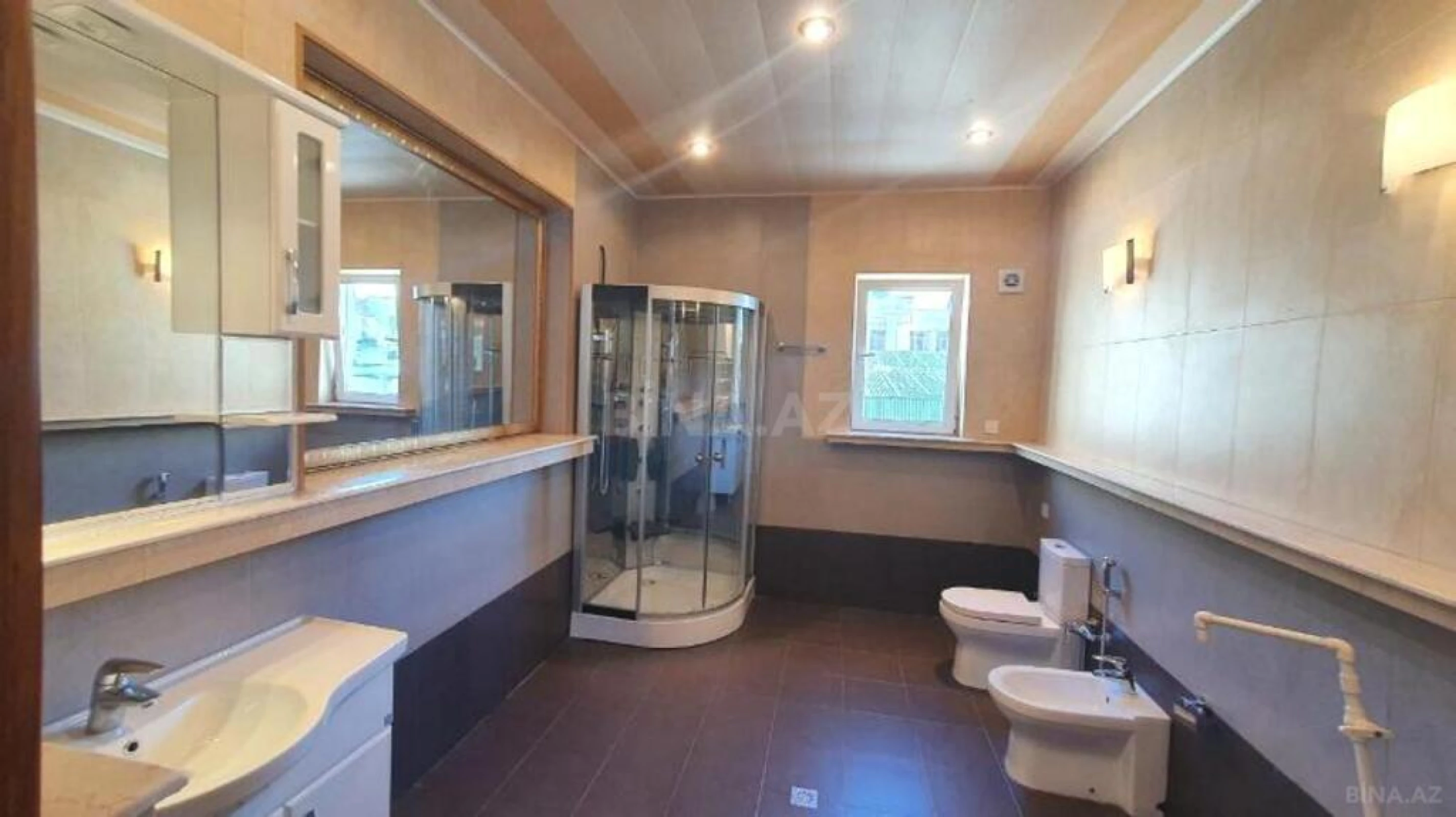 Satılır obyekt 880 m²