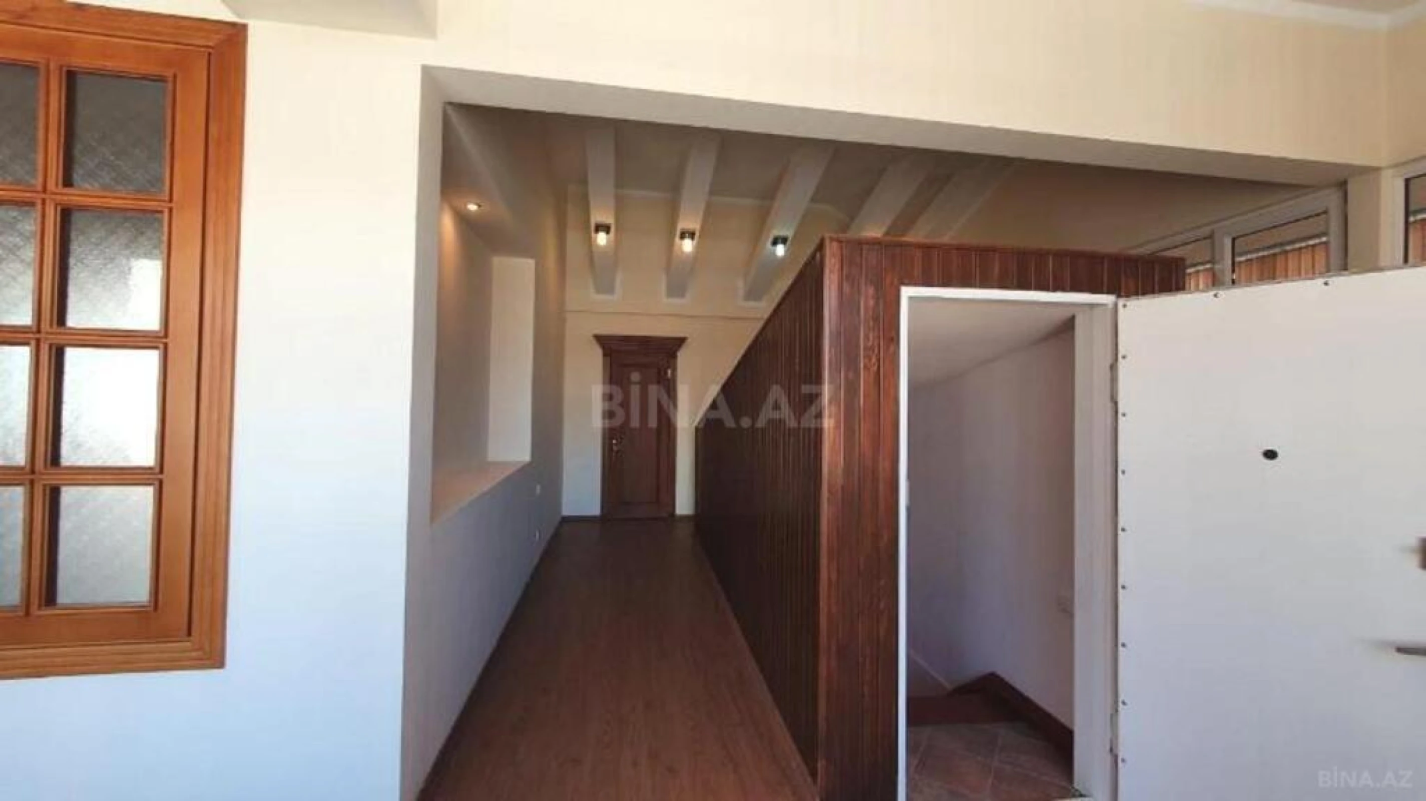 Satılır obyekt 880 m²
