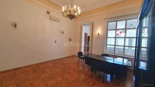 Satılır obyekt 880 m²