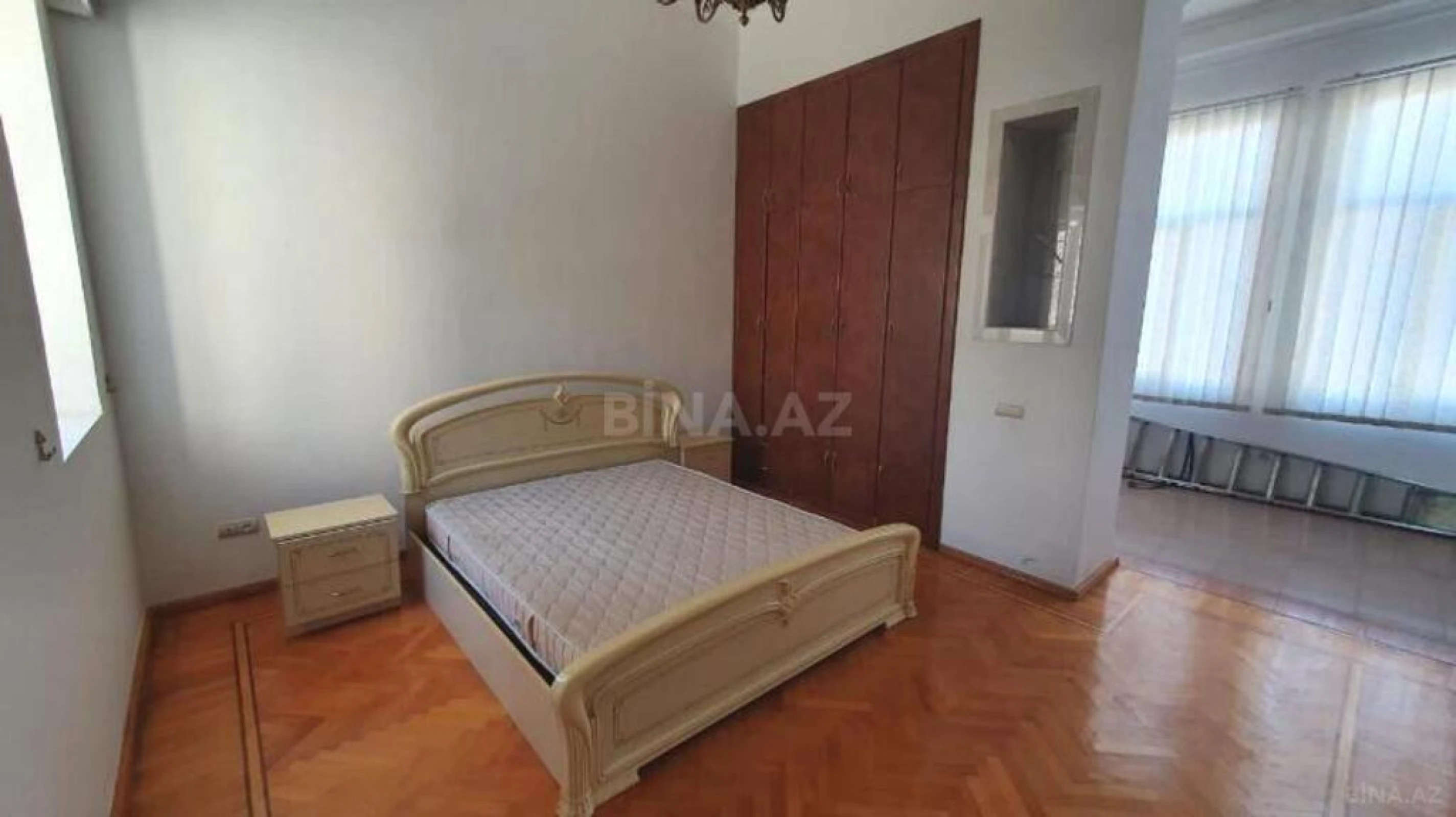 Satılır obyekt 880 m²