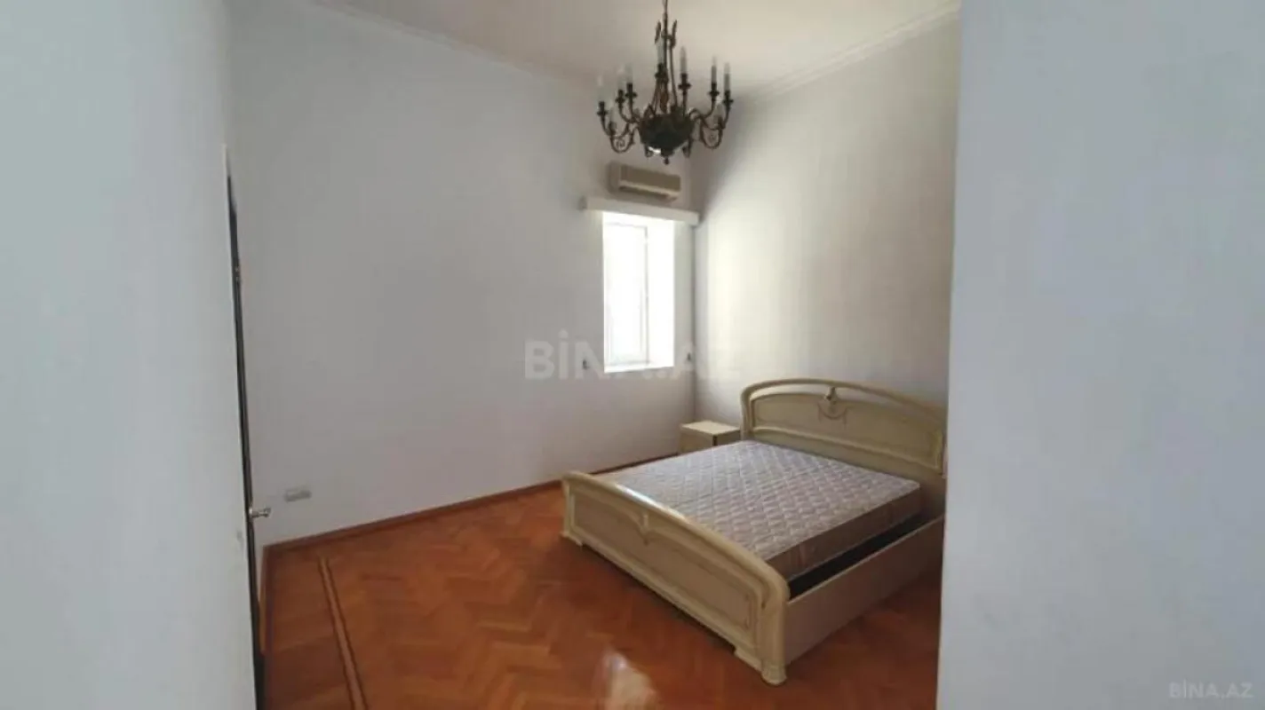 Satılır obyekt 880 m²