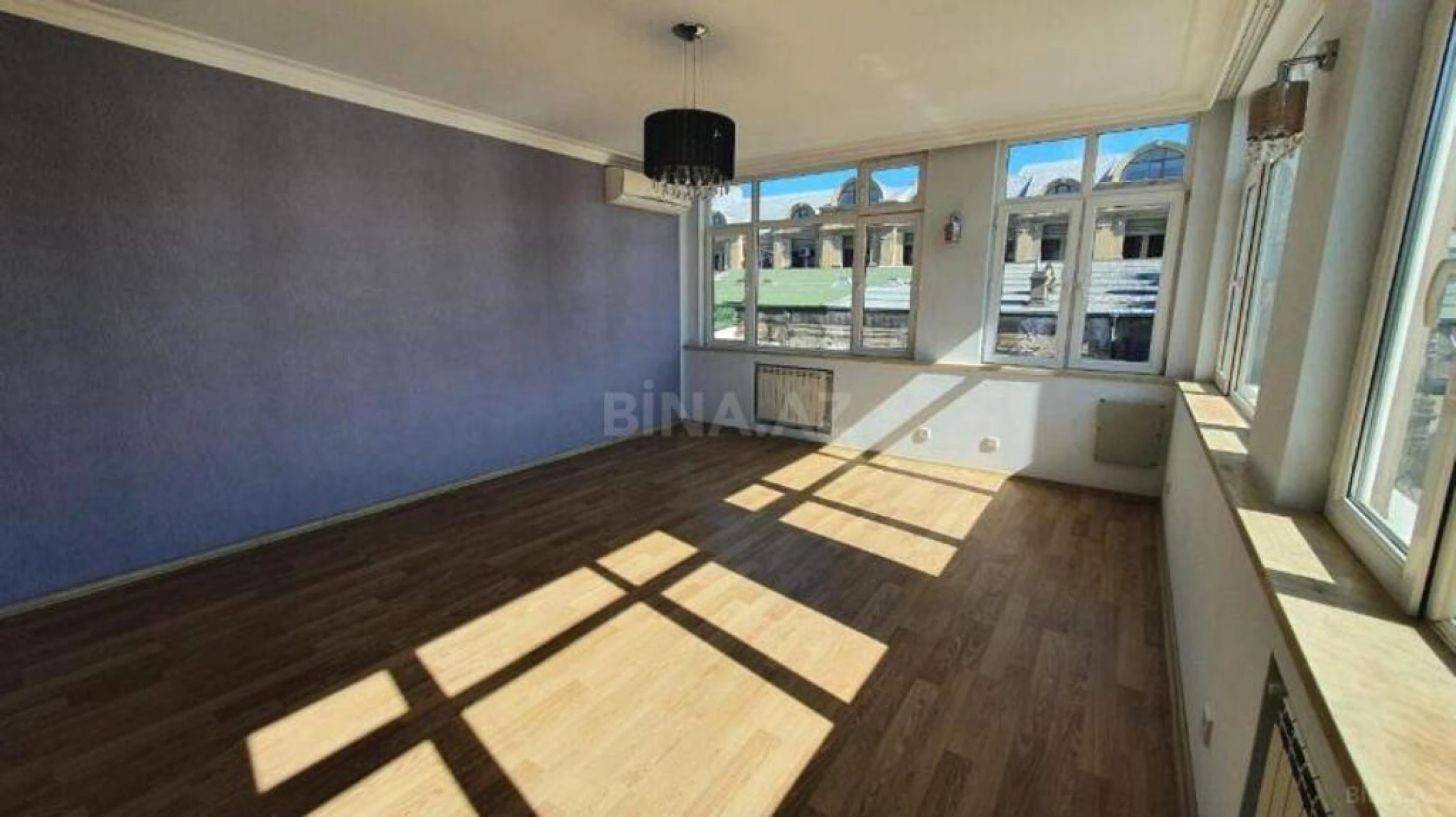 Satılır obyekt 880 m²