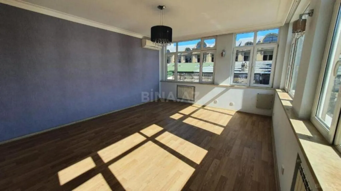 Satılır obyekt 880 m²