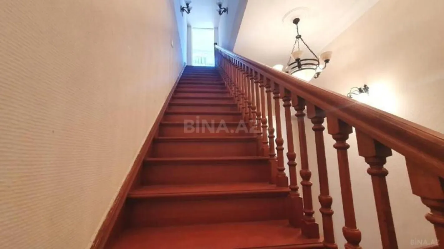 Satılır obyekt 880 m²