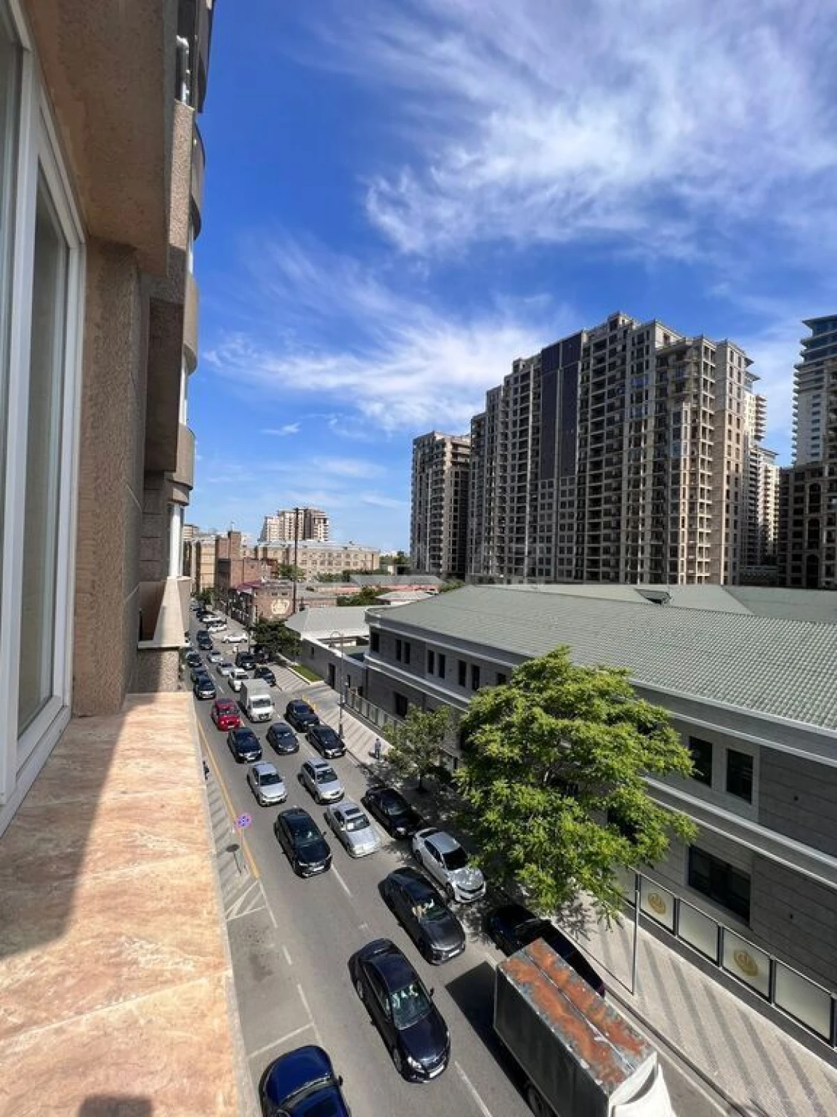 Satılır 4 otaqlı mənzil 192 m²