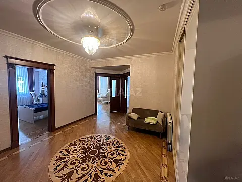 Satılır 4 otaqlı mənzil 192 m²