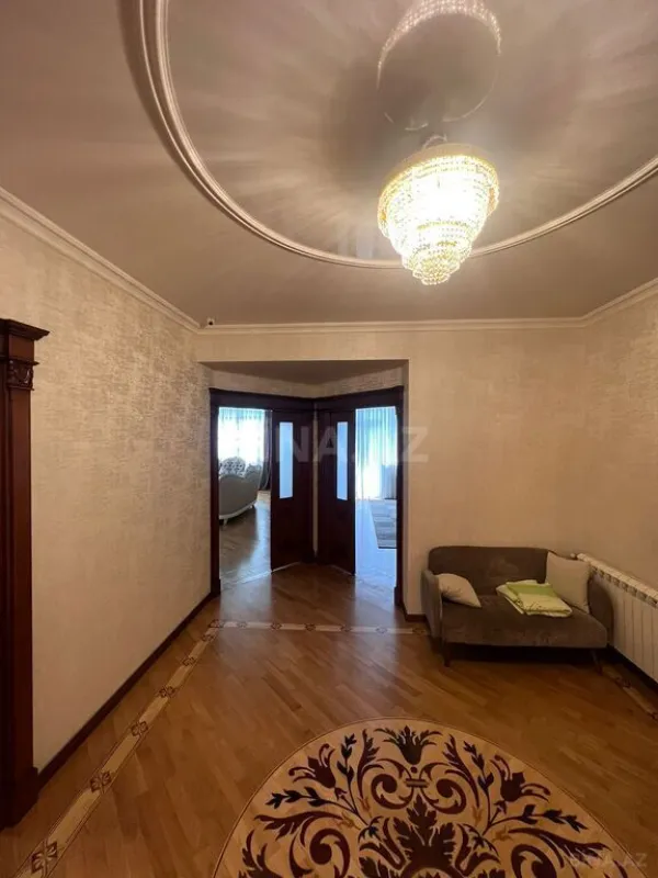 Satılır 4 otaqlı mənzil 192 m²