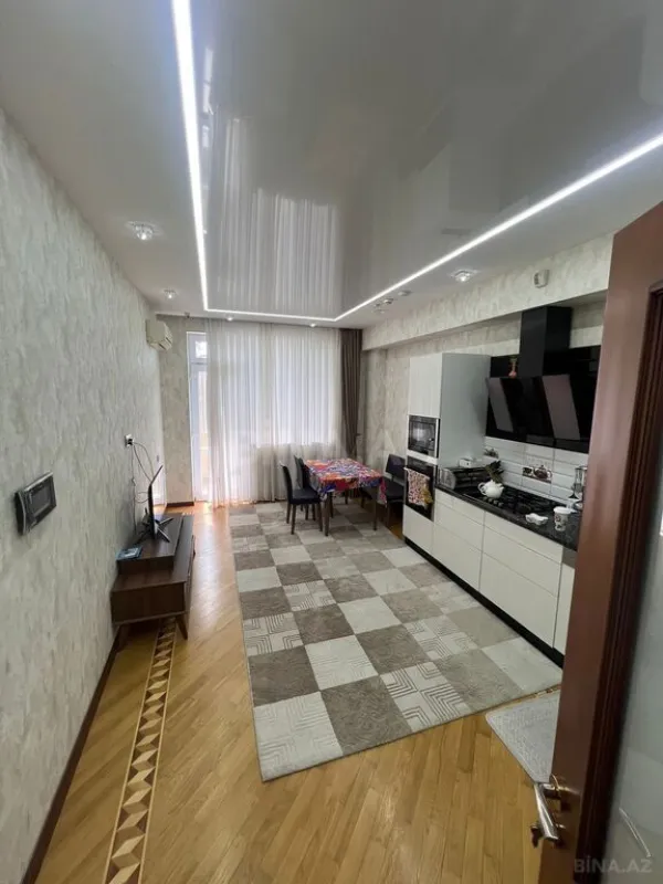 Satılır 4 otaqlı mənzil 192 m²