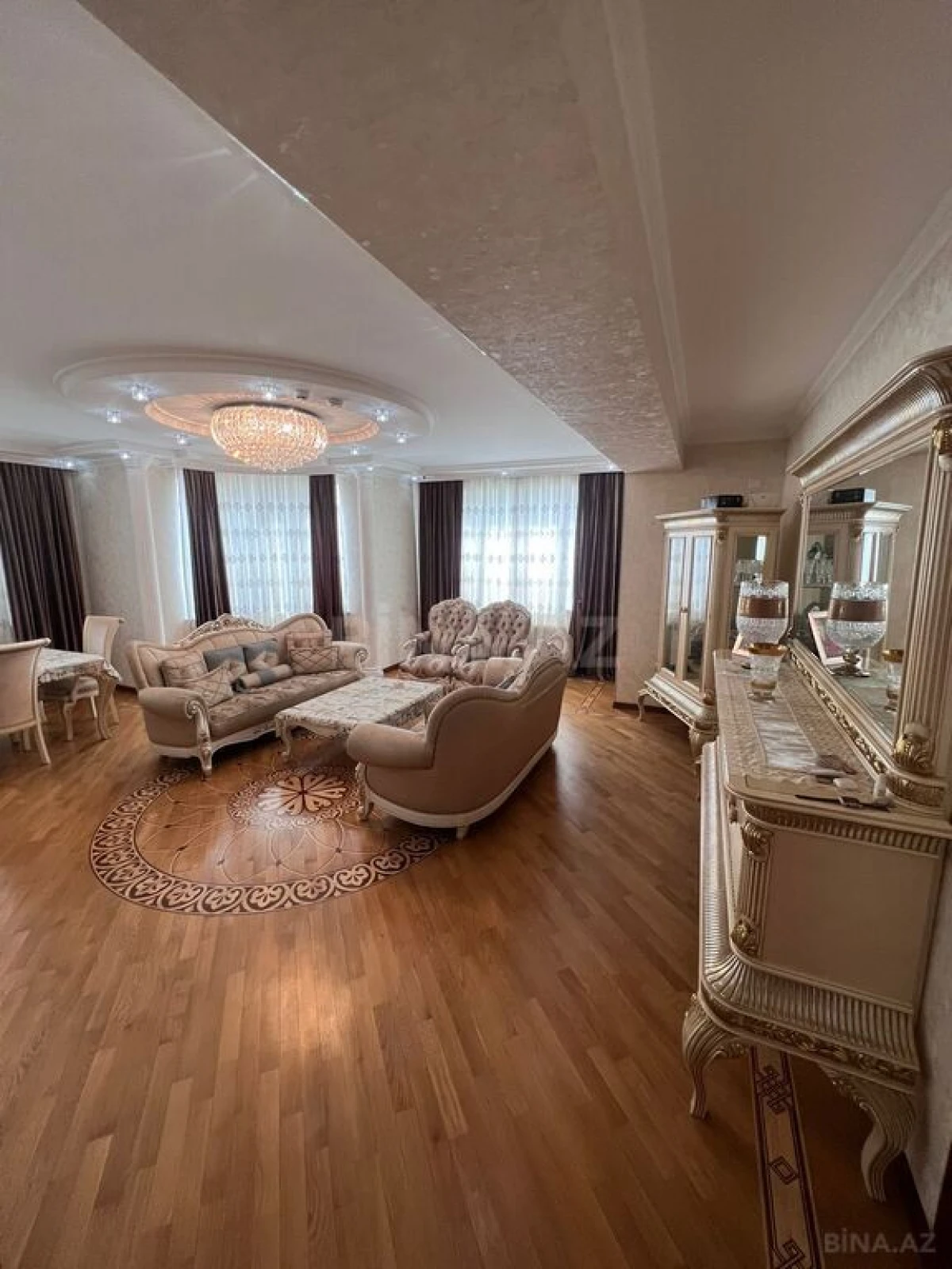Satılır 4 otaqlı mənzil 192 m²