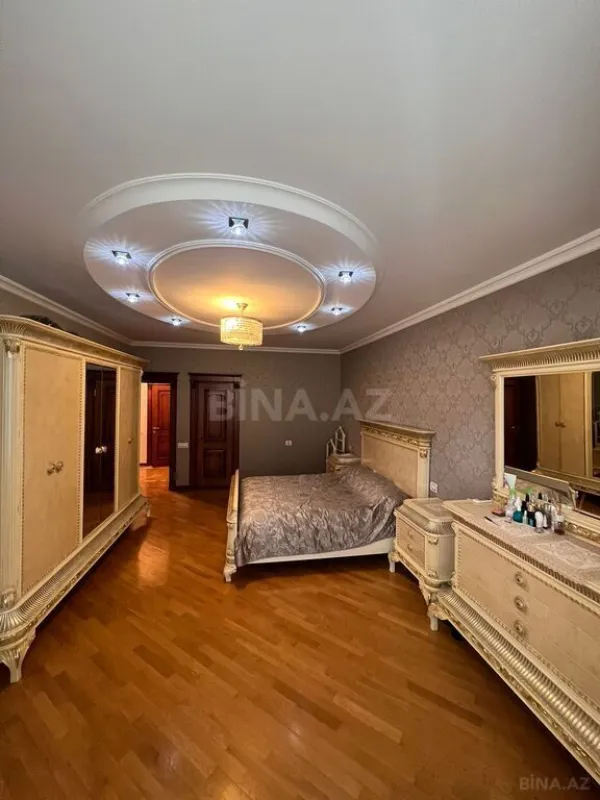 Satılır 4 otaqlı mənzil 192 m²