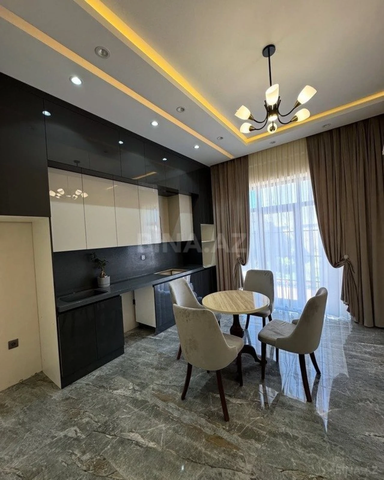 Kirayə verilir 5 otaqlı həyət evi 300 m²