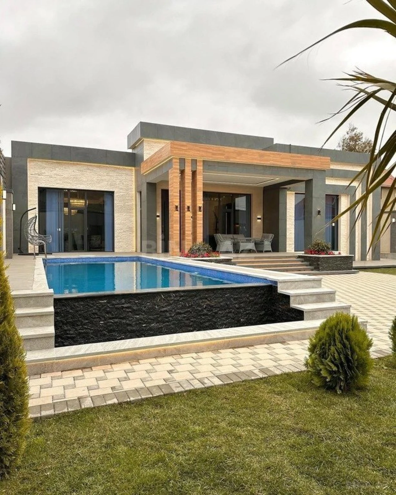 Kirayə verilir 5 otaqlı həyət evi 300 m²
