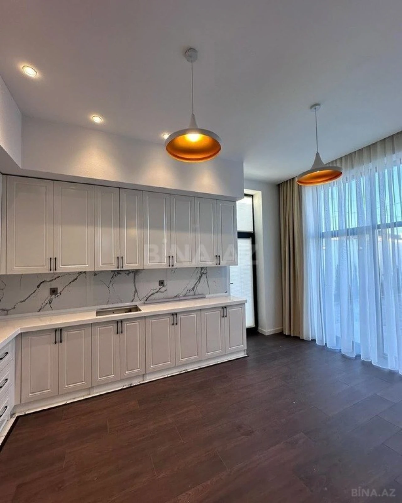 Kirayə verilir 6 otaqlı həyət evi 400 m²