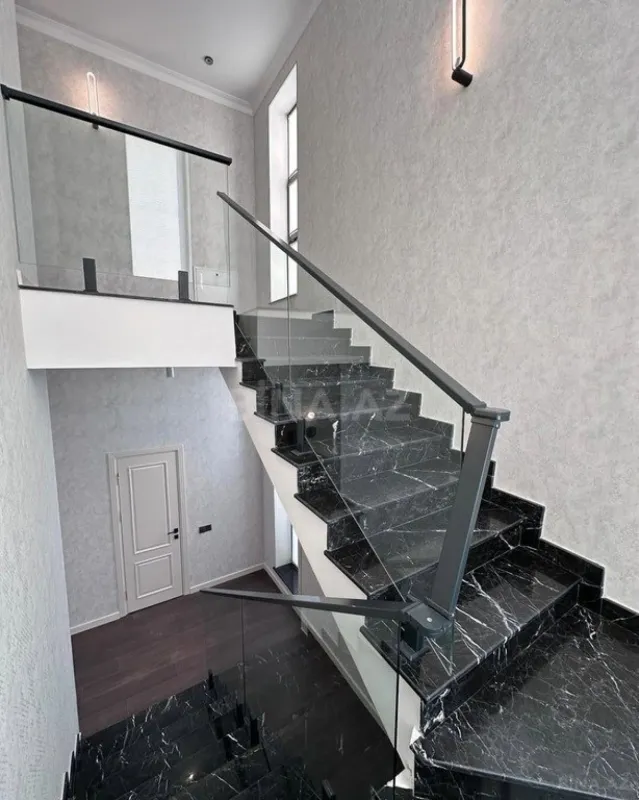 Kirayə verilir 6 otaqlı həyət evi 400 m²