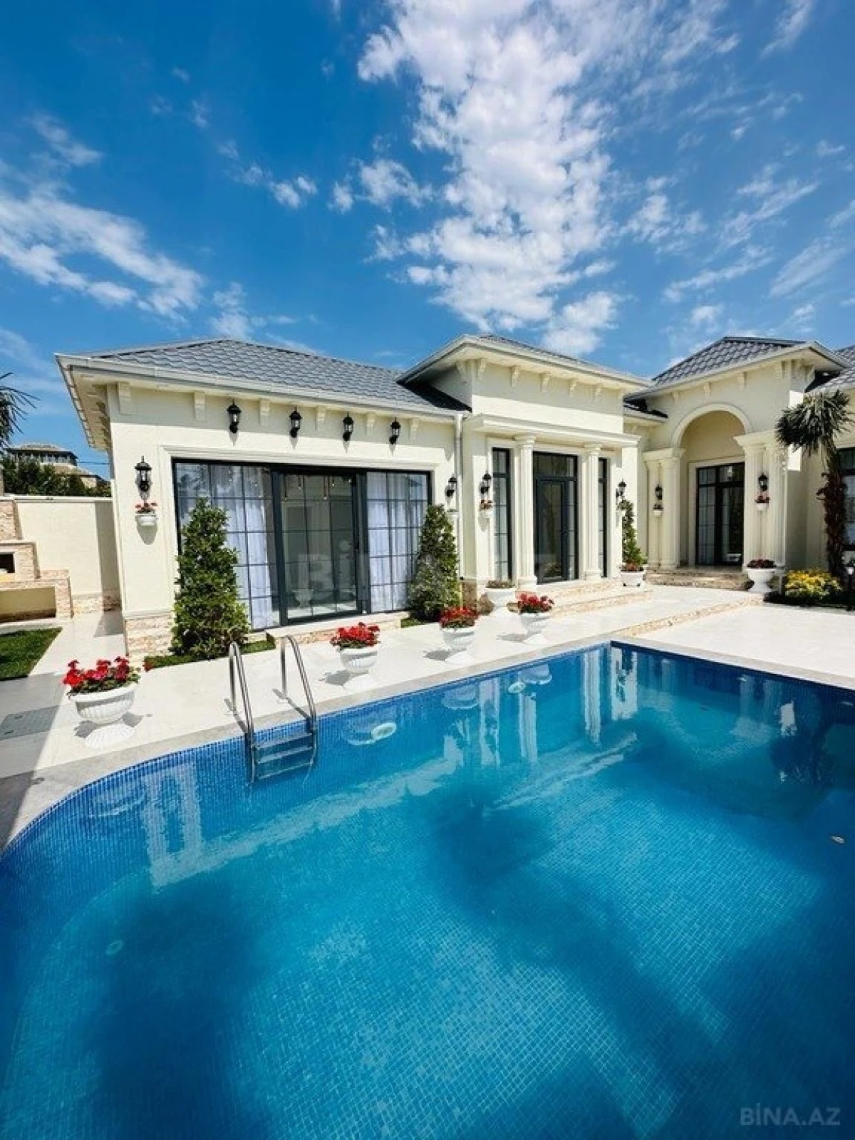 Kirayə verilir 4 otaqlı həyət evi 280 m²