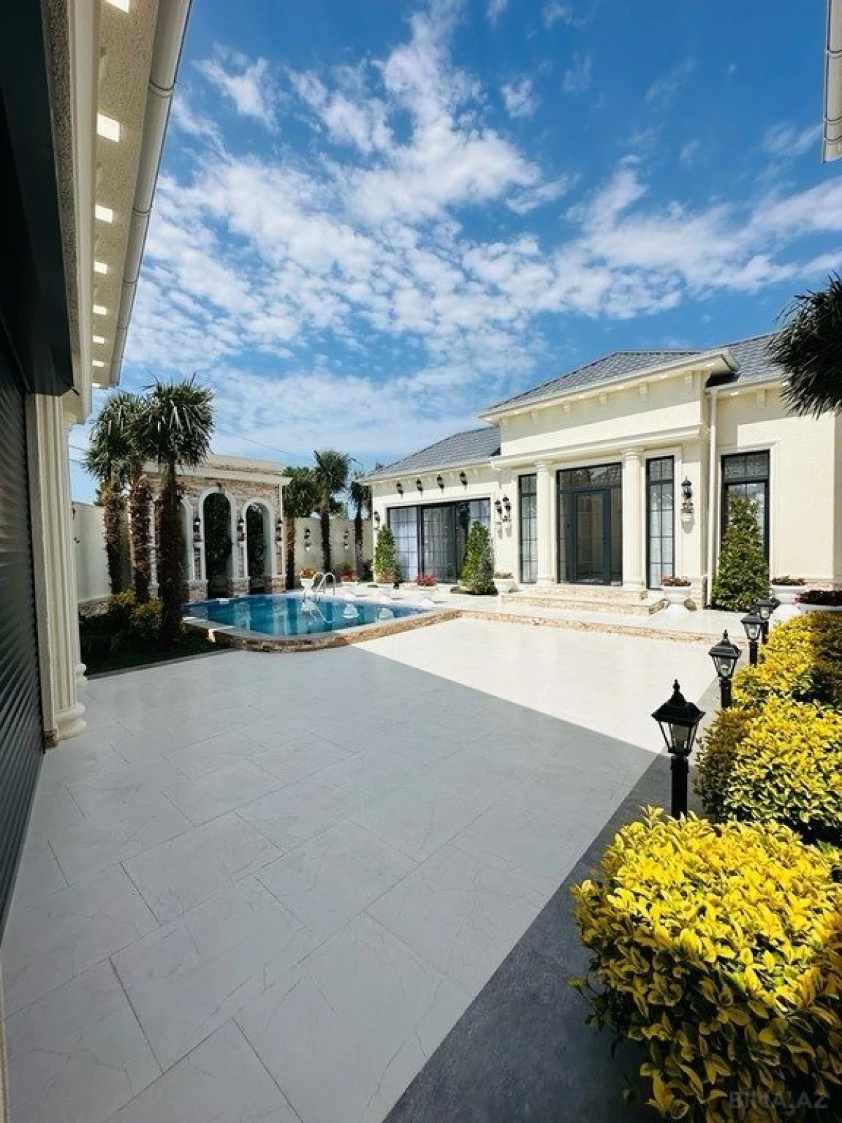 Kirayə verilir 4 otaqlı həyət evi 280 m²