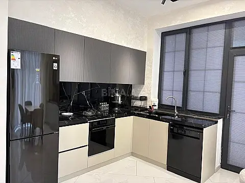 Kirayə verilir 4 otaqlı həyət evi 350 m²