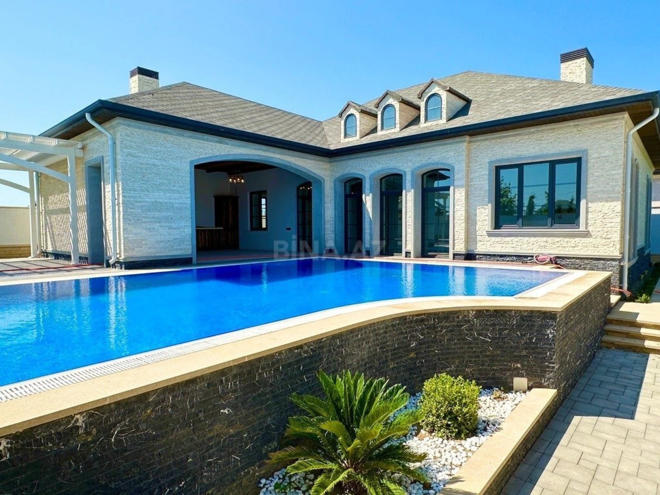 Kirayə verilir 4 otaqlı həyət evi 260 m²