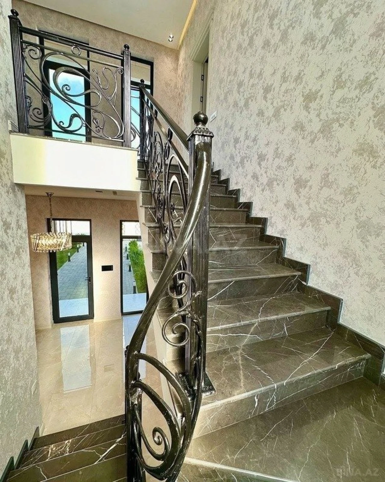 Kirayə verilir 6 otaqlı həyət evi 400 m²