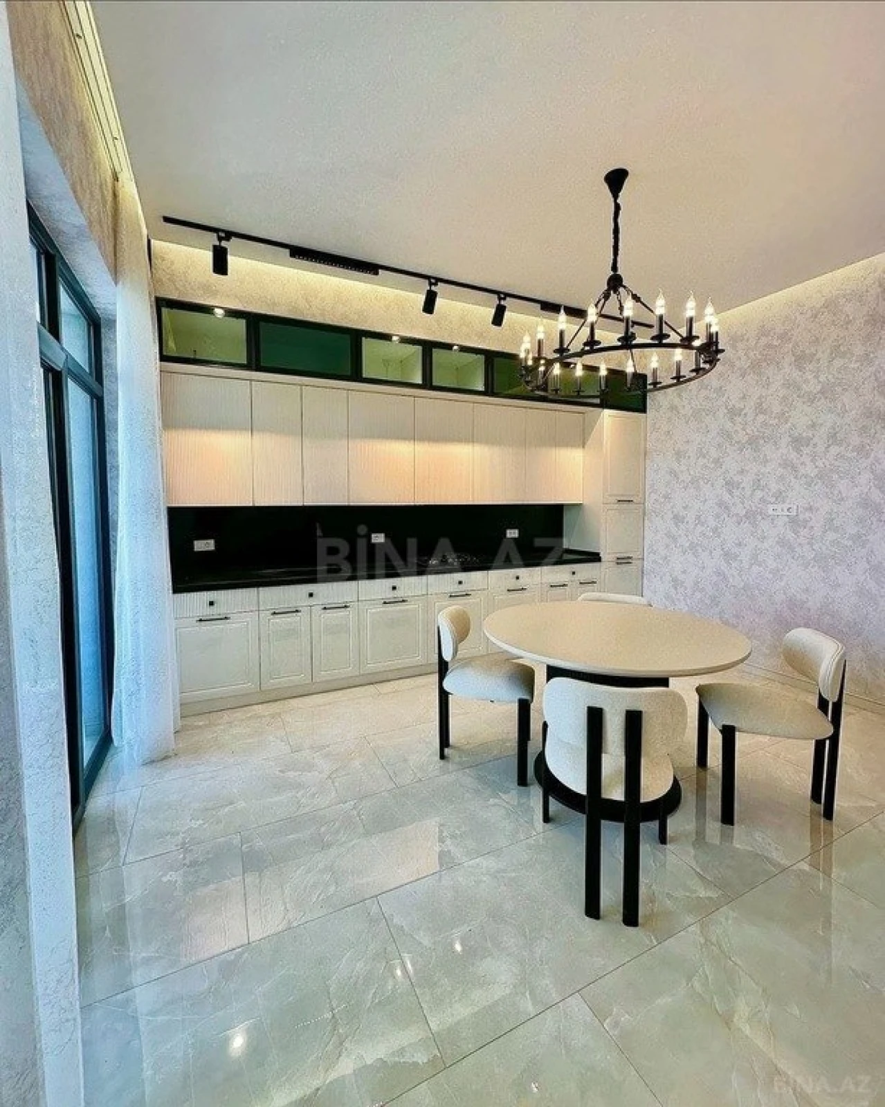 Kirayə verilir 6 otaqlı həyət evi 400 m²