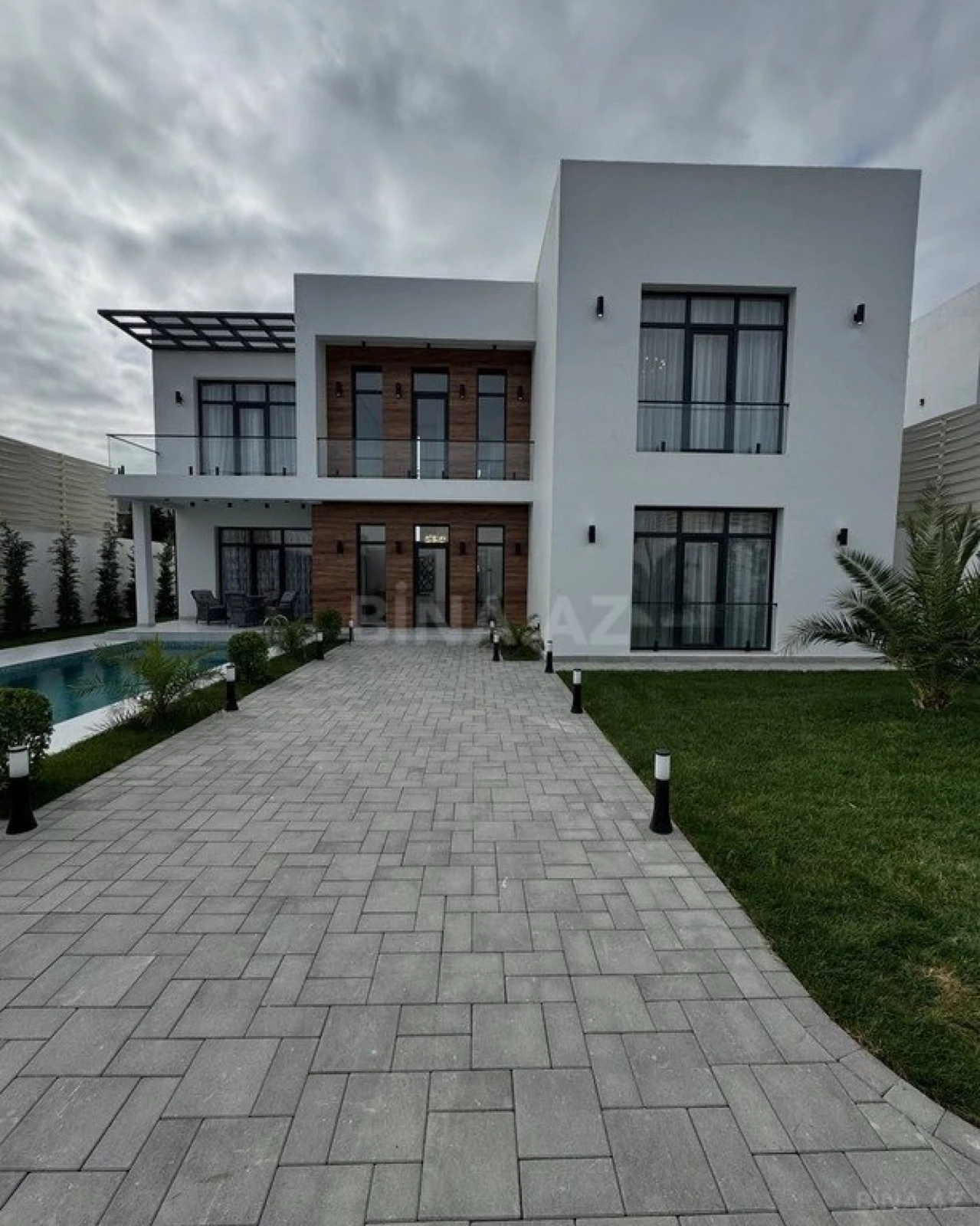 Kirayə verilir 6 otaqlı həyət evi 400 m²