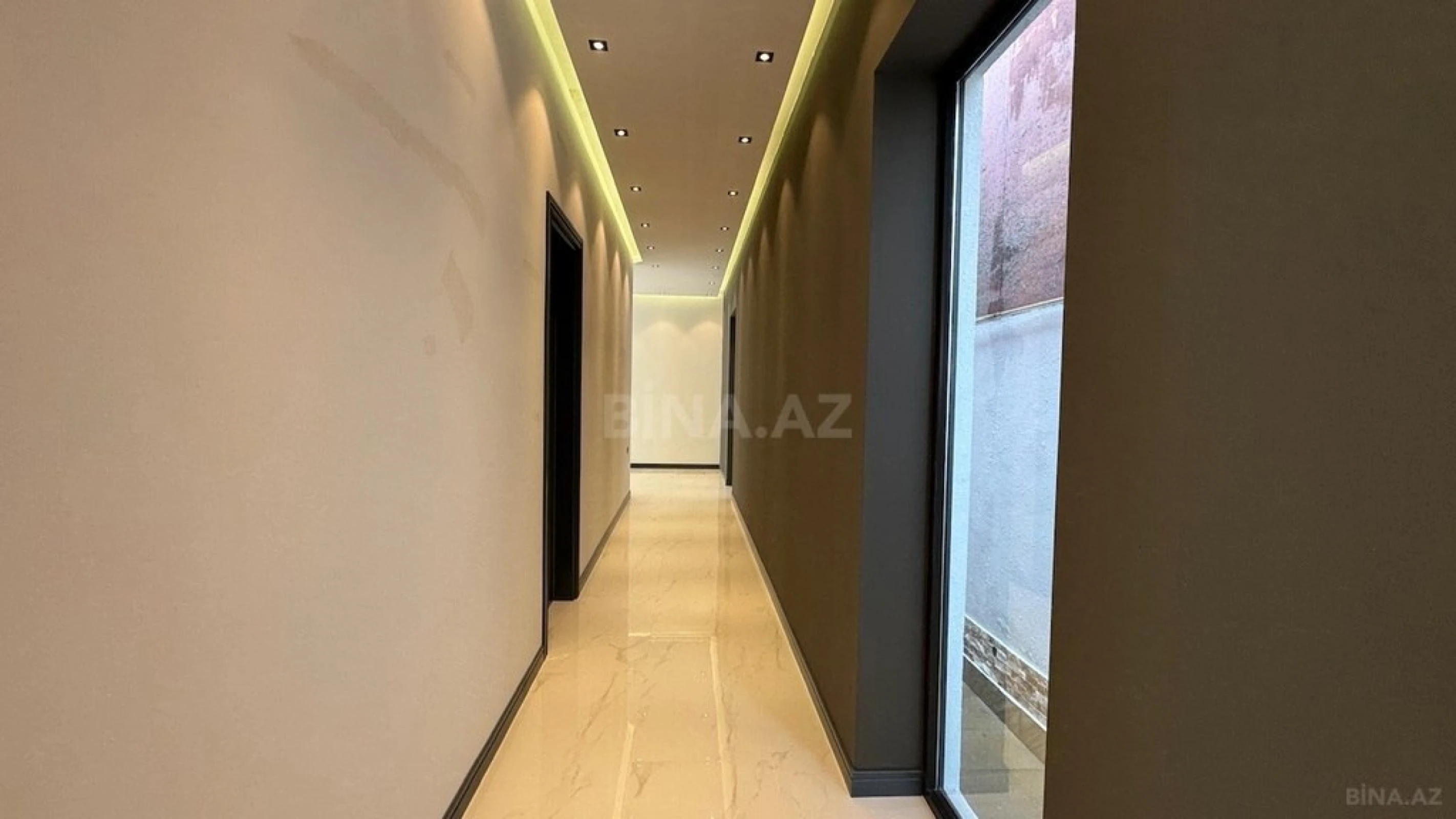 Satılır 5 otaqlı həyət evi 260 m²