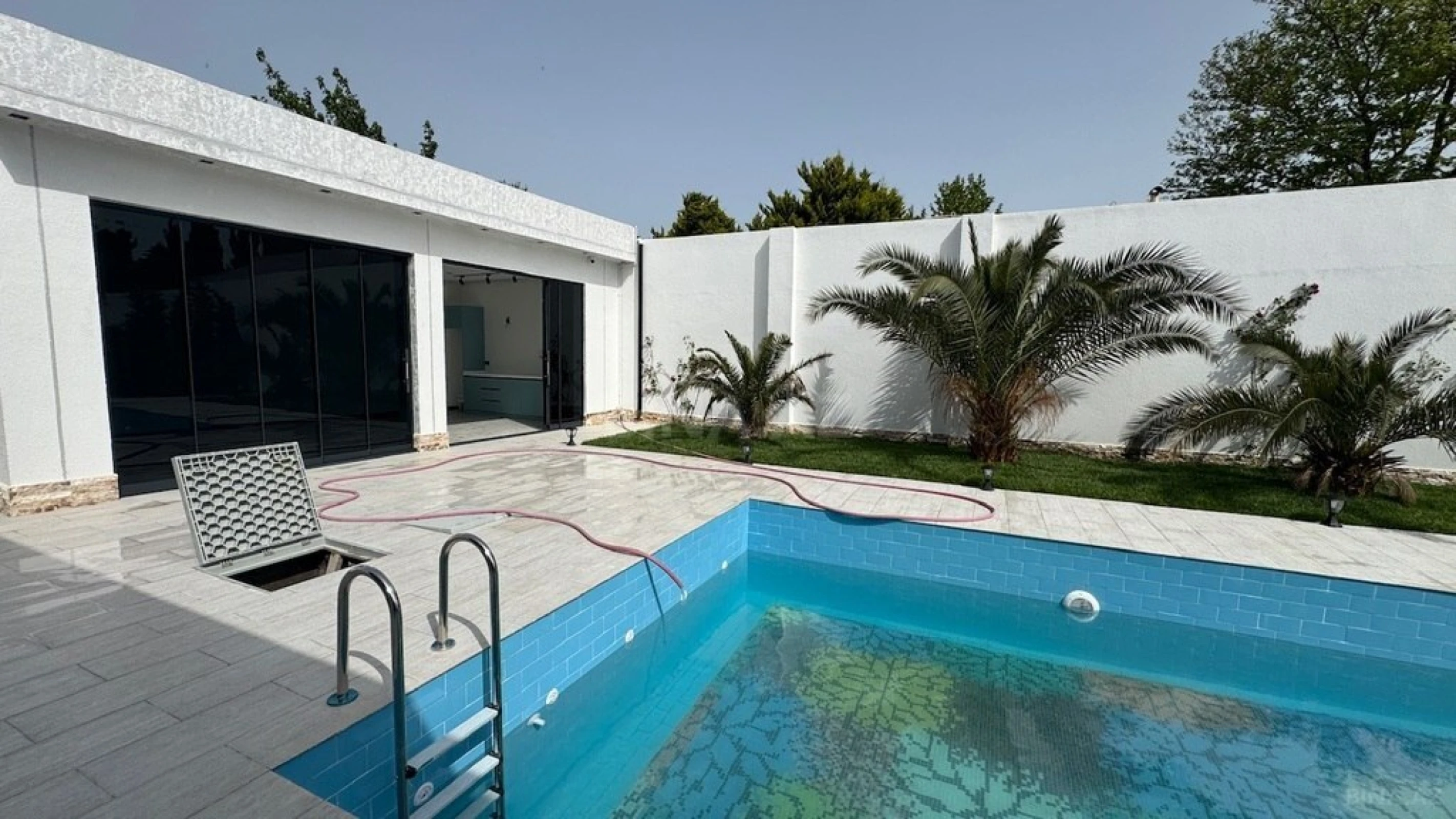 Satılır 5 otaqlı həyət evi 260 m²