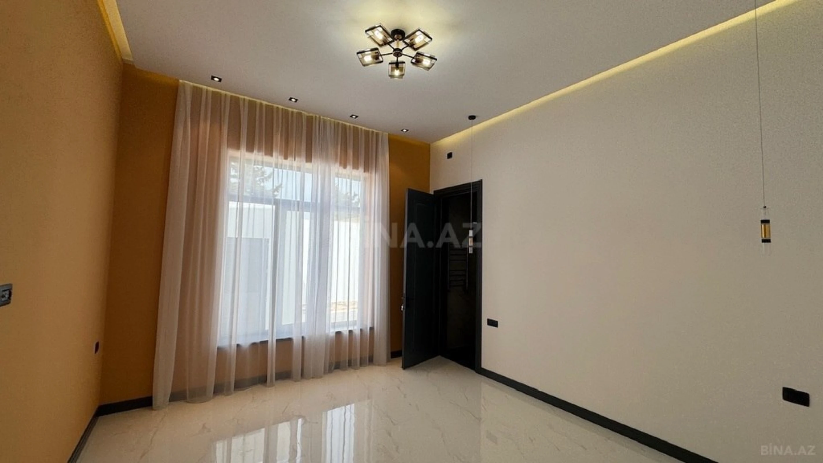 Satılır 5 otaqlı həyət evi 260 m²