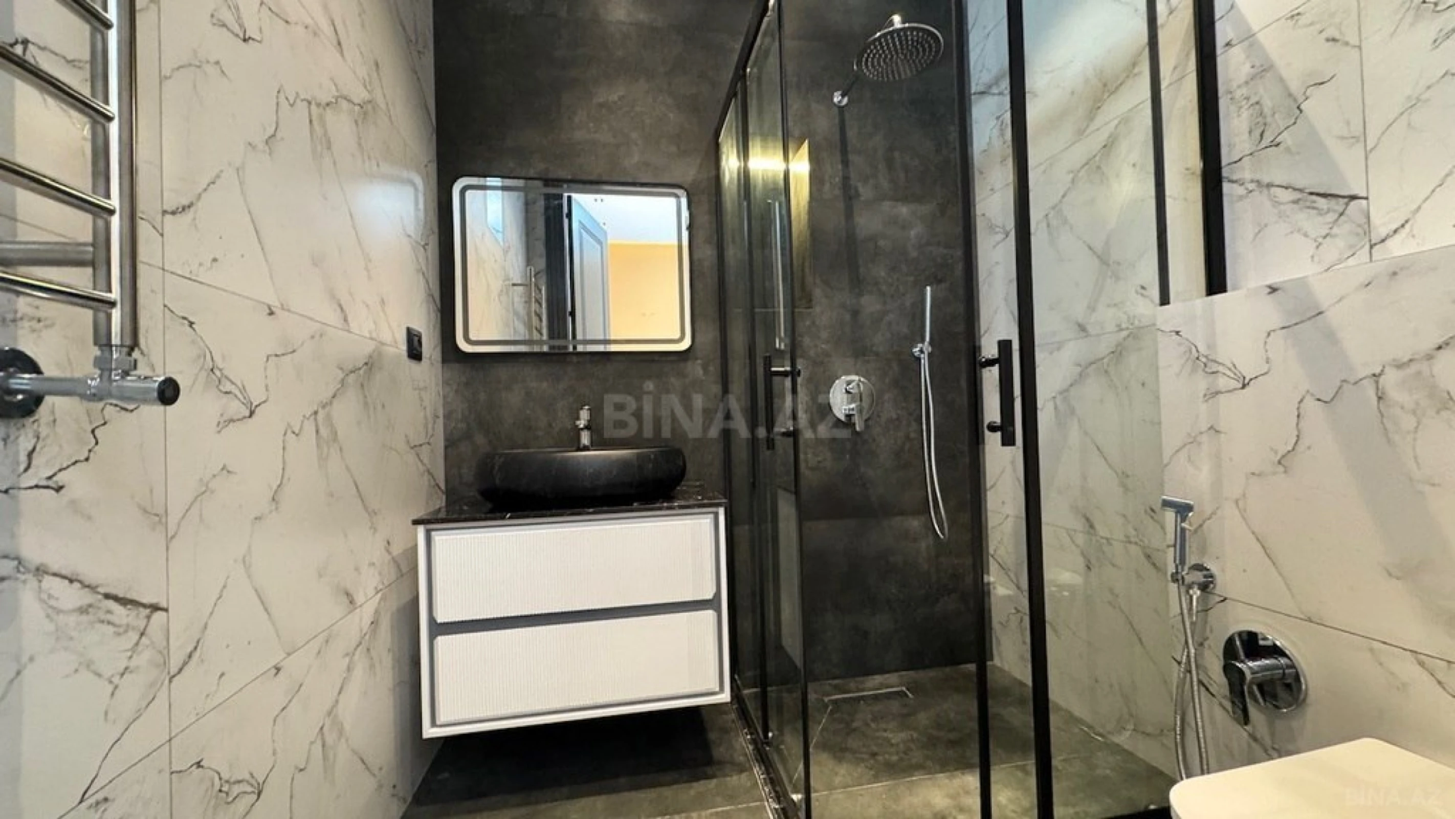 Satılır 5 otaqlı həyət evi 260 m²