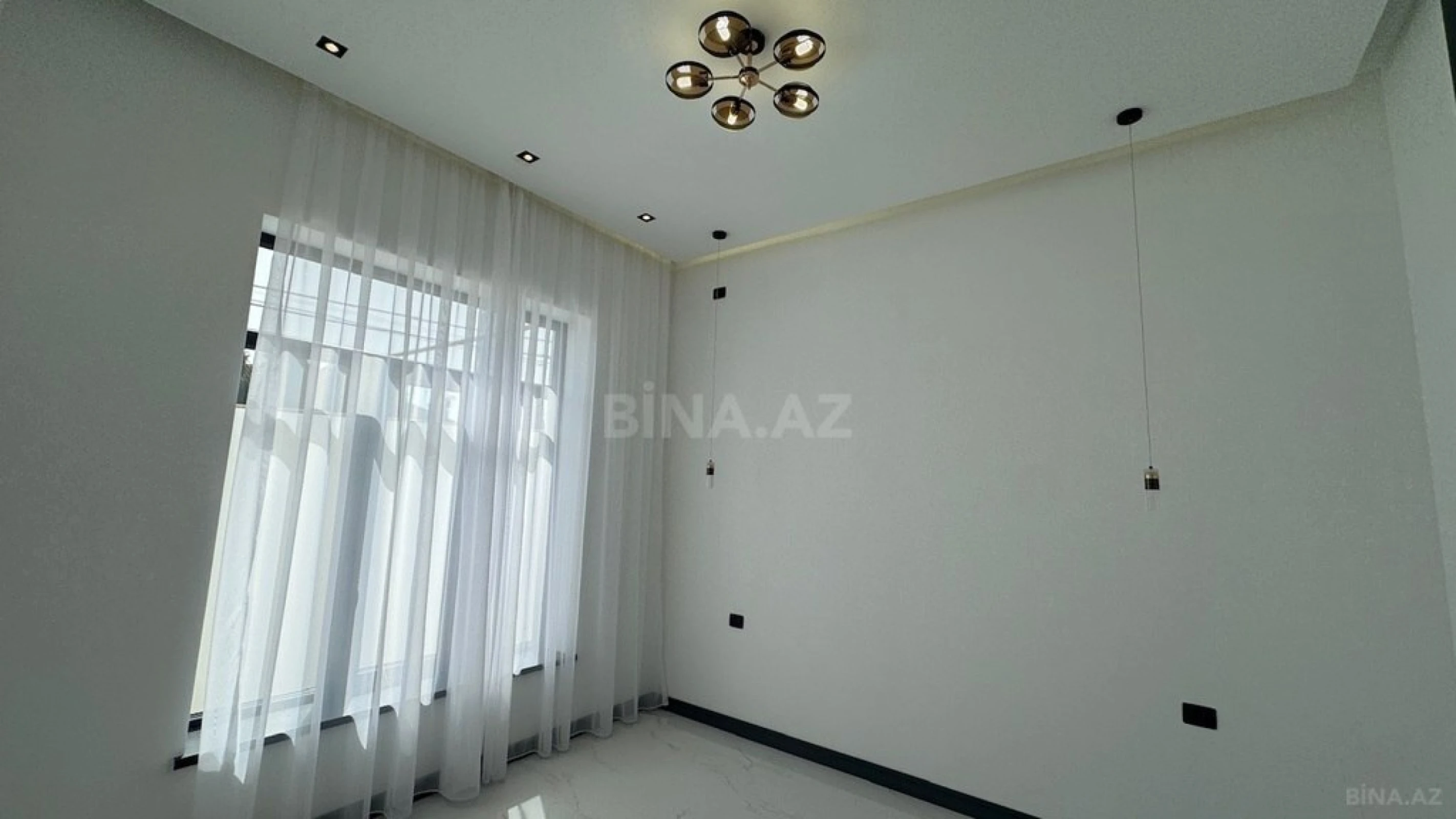 Satılır 5 otaqlı həyət evi 260 m²