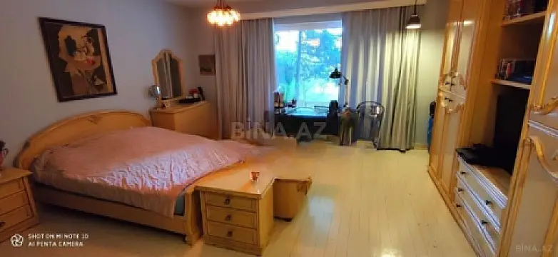 Satılır 7 otaqlı həyət evi 425 m²
