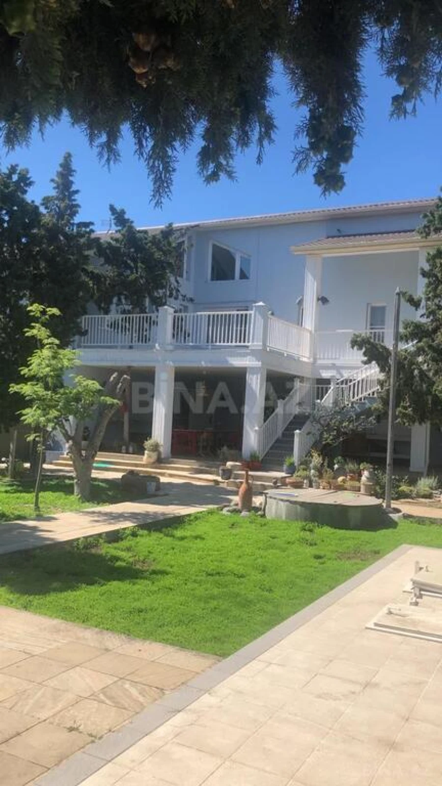 Satılır 7 otaqlı həyət evi 425 m²